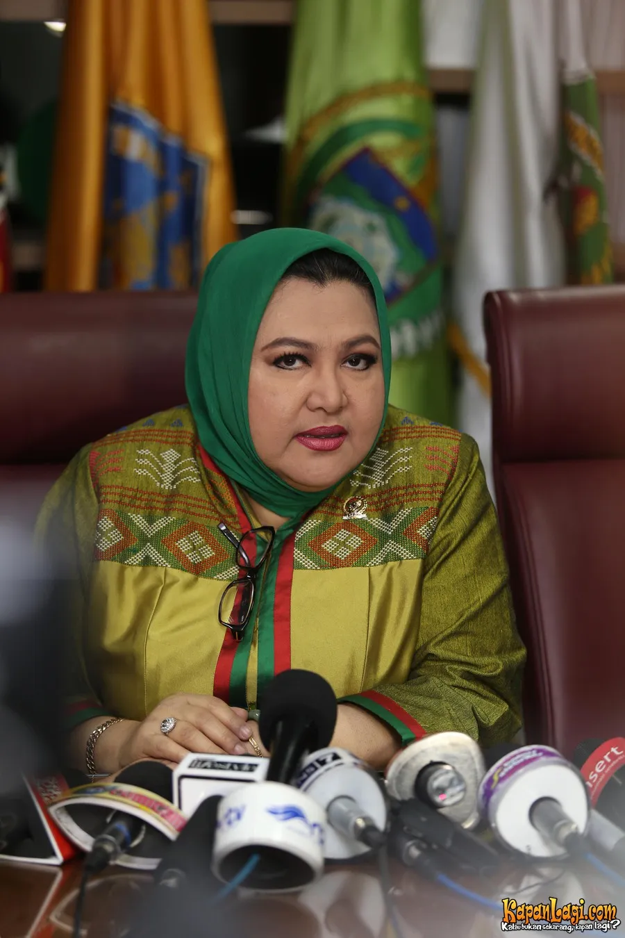 Emilia Contessa, ibunda Denada memberikan pernyataan terkait gugatan cerai anaknya. ©KapanLagi.com®/Budy Santoso
