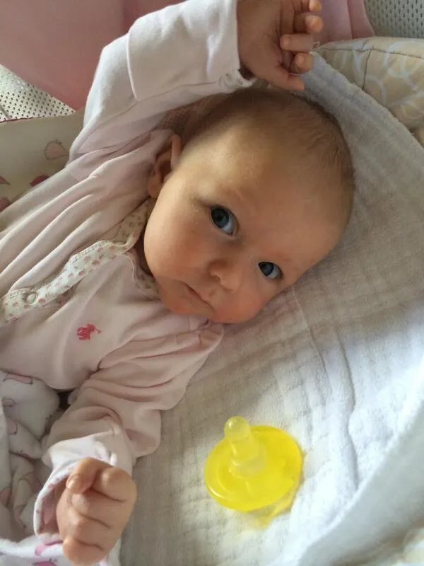 Foto pertama Hazel @ Twitter/Emily Blunt