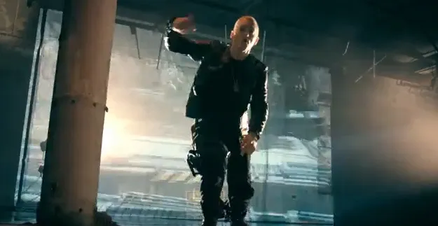 Aksi Eminem di video klip 'Survival'. ©YouTube.com / EminemVEVO