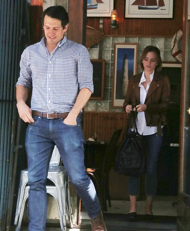 Mungkinkah Emma segera menikah? © via dailymail.co.uk