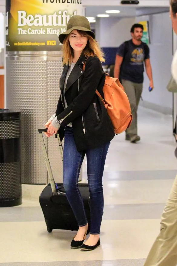 Emma Stone tanpa cincin pertunangan @ entertainmentwise.com