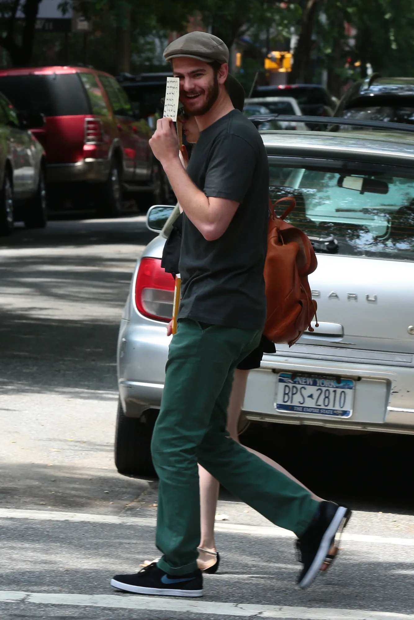 Senyum kemenangan Andrew Garfield. (Splashnews.com)