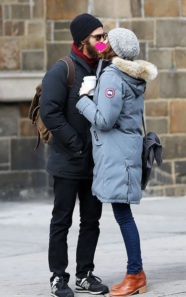Smooch! Manisnya Emma dan Andrew ©splashnews.com