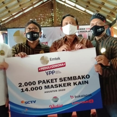 EMTEK Cares for Corona Again Distributes Thousands of Basic Needs Packages and Cloth Masks to the Paguyuban in Central Java