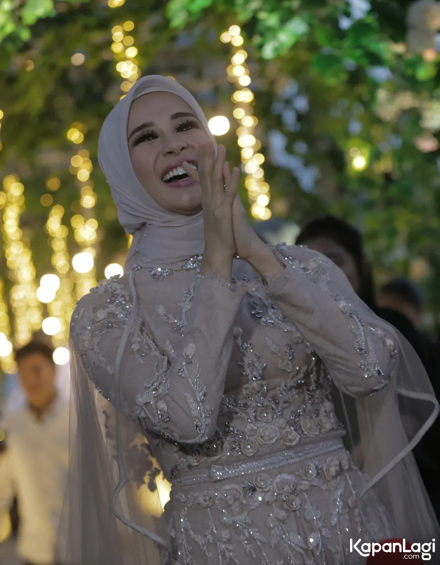 Bella terlihat cantik di pesta resepsinya © KapanLagi.com®/Budy Santoso