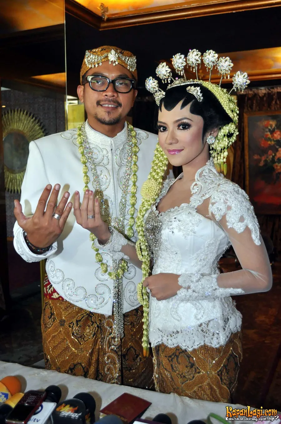 Enno Lerian dan suami tengah tunggu anggota keluarga baru.