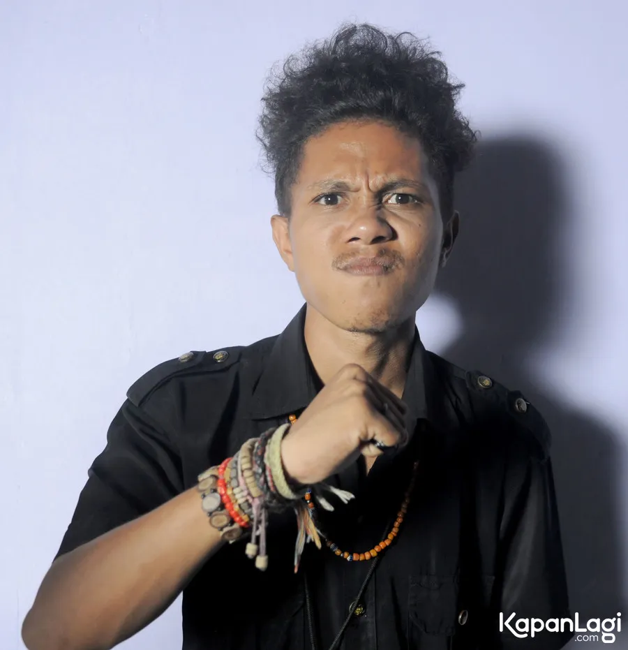Ephy melewati kerasnya hidup di Indonesia Timur, dan kini mulai sukses sebagai komika. ©KapanLagi.com/Bayu Herdianto
