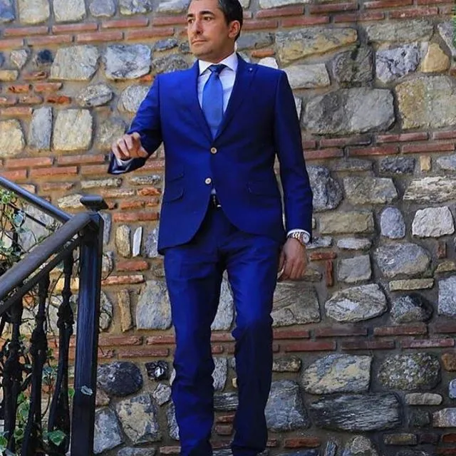 Begini sosok Erkan saat menjelma menjadi pria perlente di 'Cansu & Hazal' © Instagram.com/erkanpetekkaya