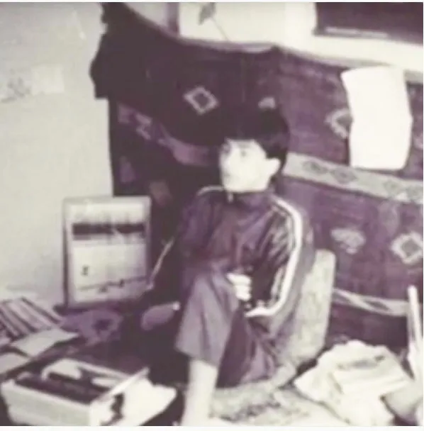 Kali ini Erkan menunjukkan dirinya saat masih mahasiswa dulu © Instagram.com/erkanpetekkaya