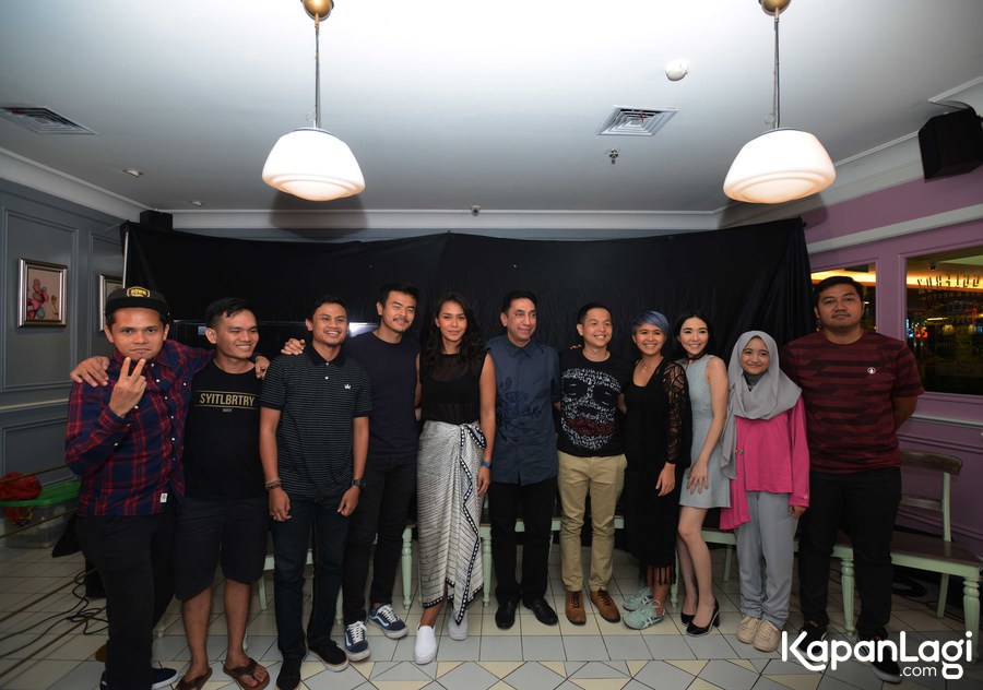 Seluruh Cast & Kru Film CEK TOKO SEBELAH © Kapanlagi/Muhammad Akrom Sukarya