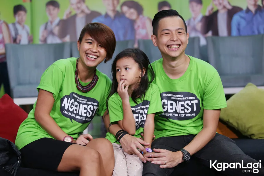 Ernest yang datang bersama anak dan istrinya di preview NGENEST semalam/©KapanLagi.com®/Budy Santoso
