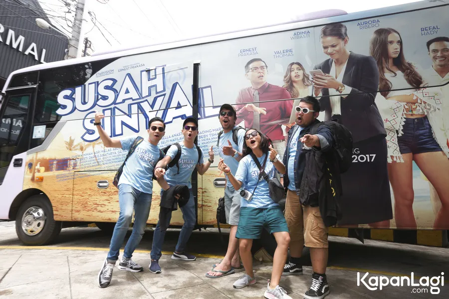 Selama perjalanan menuju Solo, banyak hal yang dilakukan oleh para cast fiilm SUSAH SINYAL © KapanLagi.com/Budy Santoso