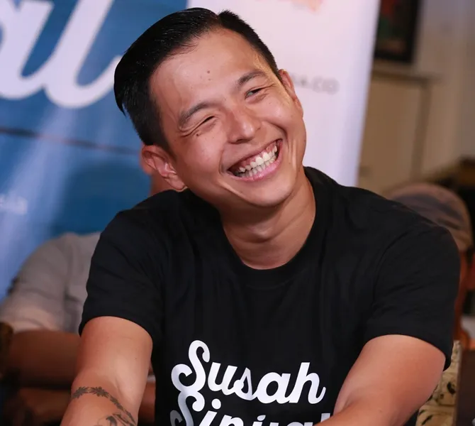 Sepak terjangnya di dunia hiburan adalah saat jadi seorang komika. © KapanLagi.com/Muhammad Akrom Sukarya