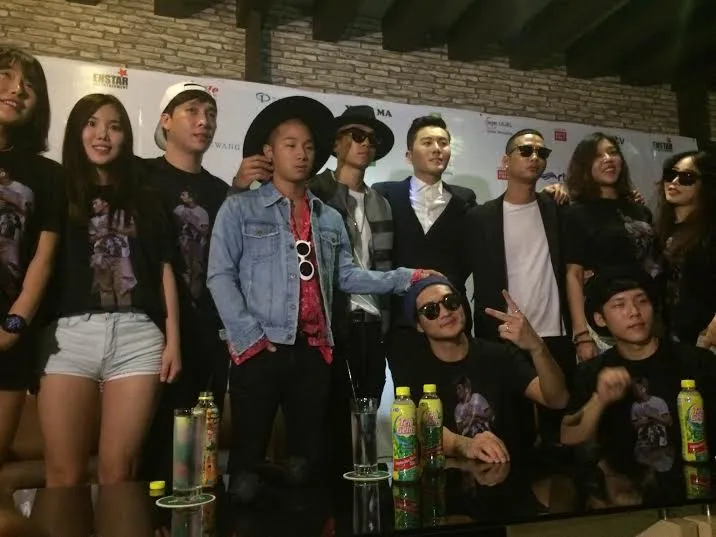 Eru bersama para musisi Korea, Mighty Mouth dan J-Yo saat prescon Eru Happening Jakarta Concert. ©KapanLagi.com/Nuzulur Rakhmah 