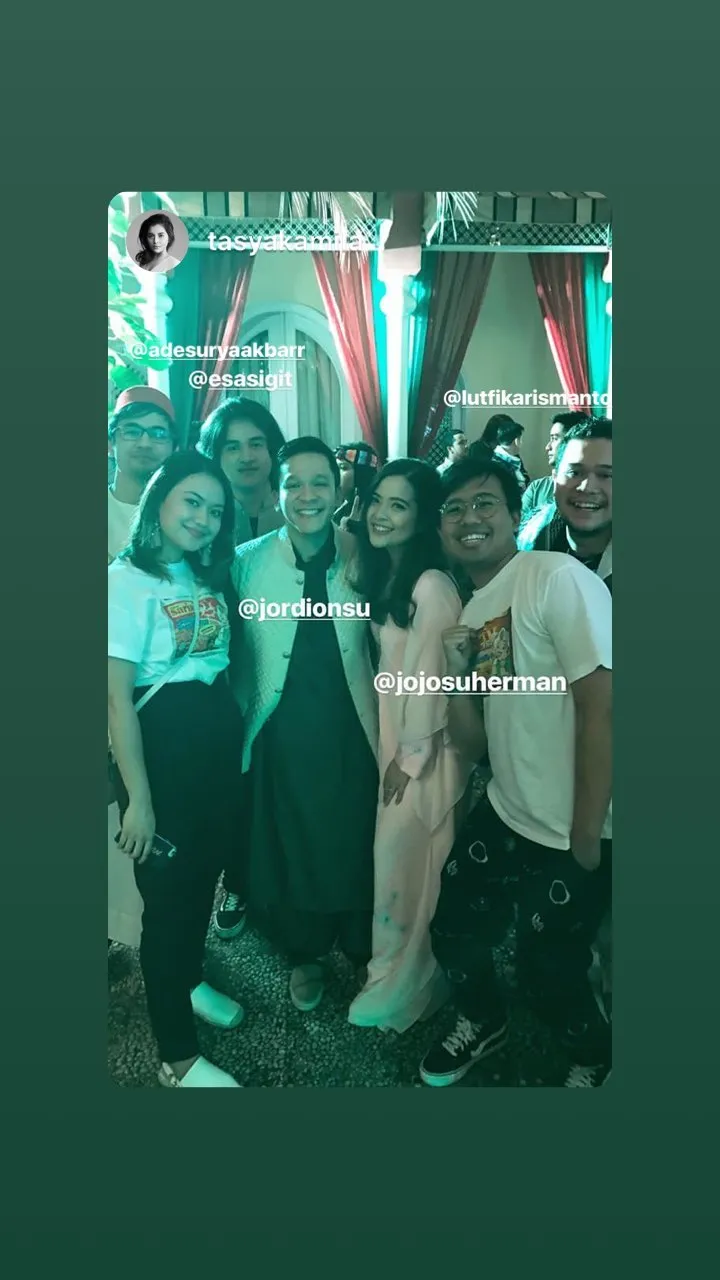 Para sahabat Jordi hadiri pesta arabian night. (instagram.com/tasyakamila)