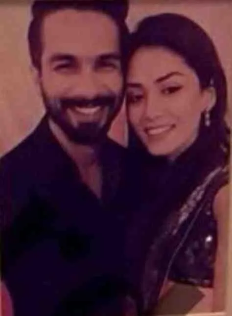 Shahid Kapoor dan Mira Rajput, akhirnya pose bareng. @pinkvilla