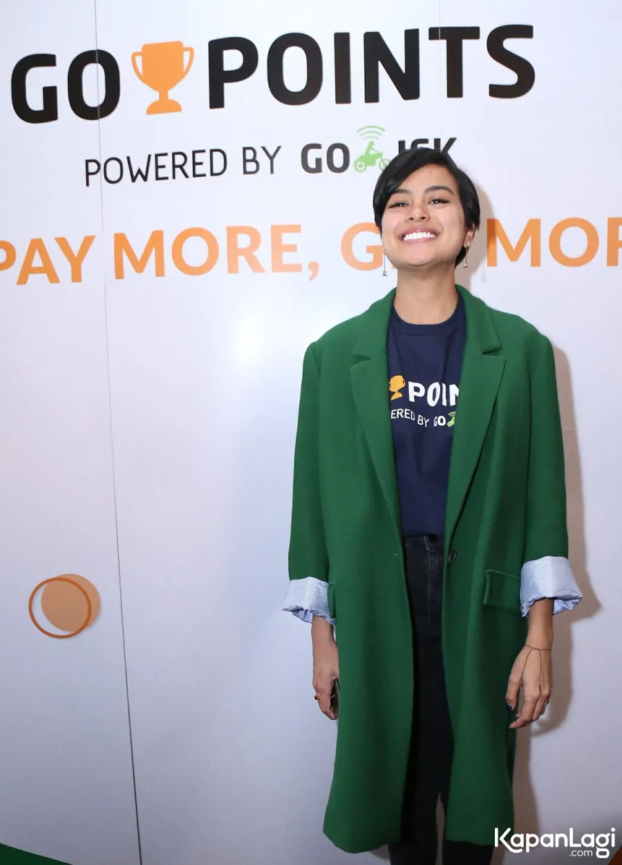 Eva Celia ternyata lebih senang naik ojek © KapanLagi.com®/Agus Apriyanto