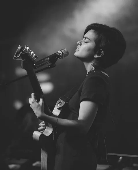 Tak hanya akting, Eva juga berbakat dalam bidang musik dan tarik suara. /©instagram.com/evacelia