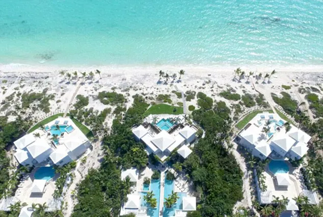 Kylie Jenner menyewa vila mewah pinggir pantai @ Dailymail.co.uk/airbnb