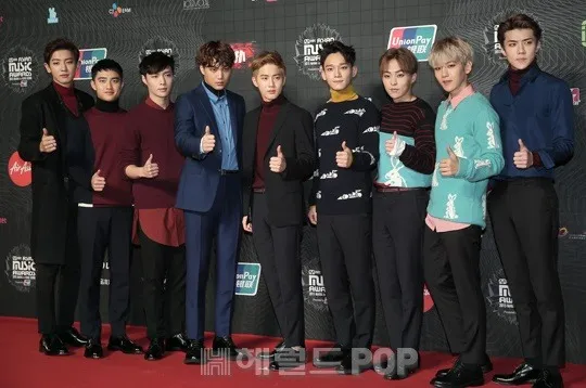 EXO raih penghargaan Best Asian Style. © credit as tagged
