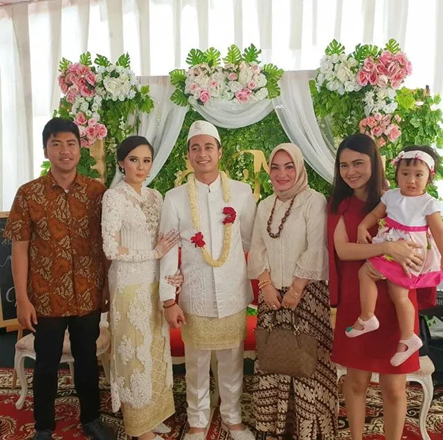 Pernikahan Eza dan Echa tak dapat restu dari ibunda sang aktor ©instagram/akahusein