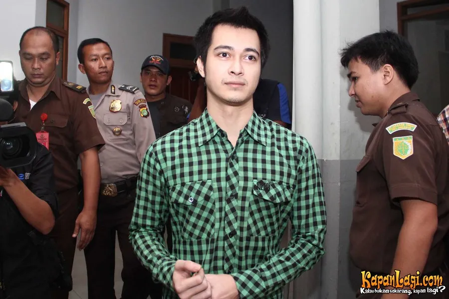 Eza Gionino tidak dikeluarkan dari management.