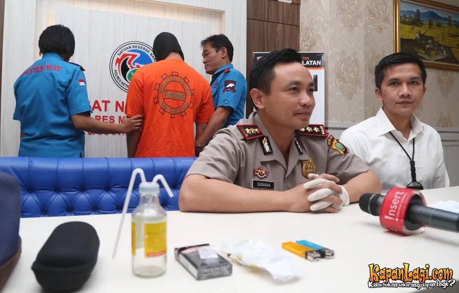 Eza Gionino dengan baju tahanan saat diringkus kepolisian ©Budy Santoso