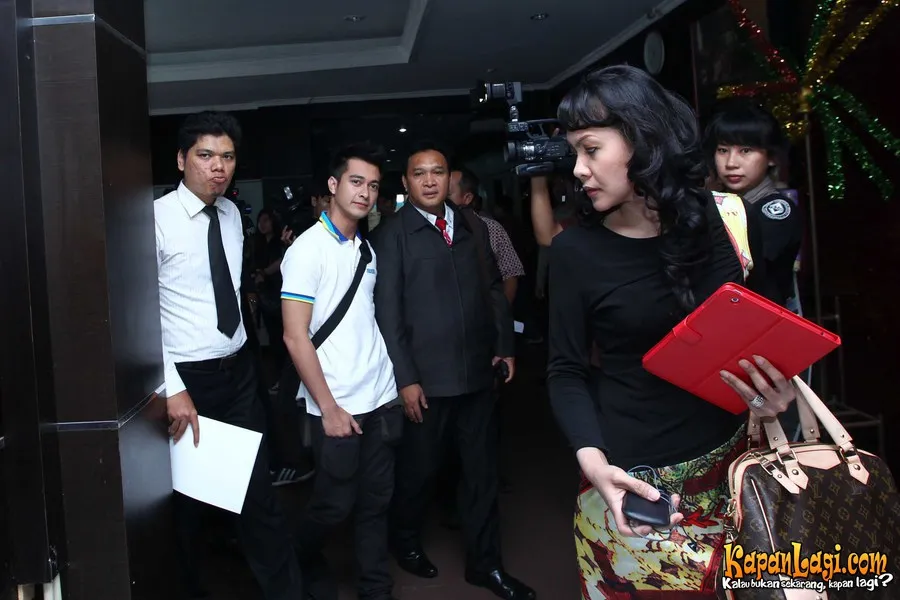 Meski terlibat kasus dugaan penganiayaan, Eza Gionino tetap didukung fans.