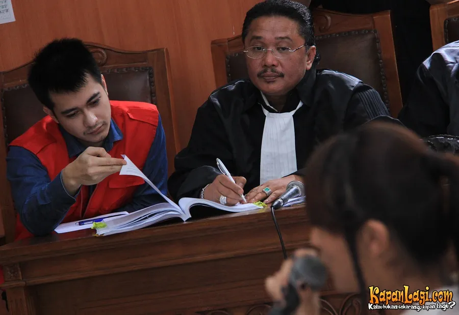 Eza Gionino saat di persidangan.