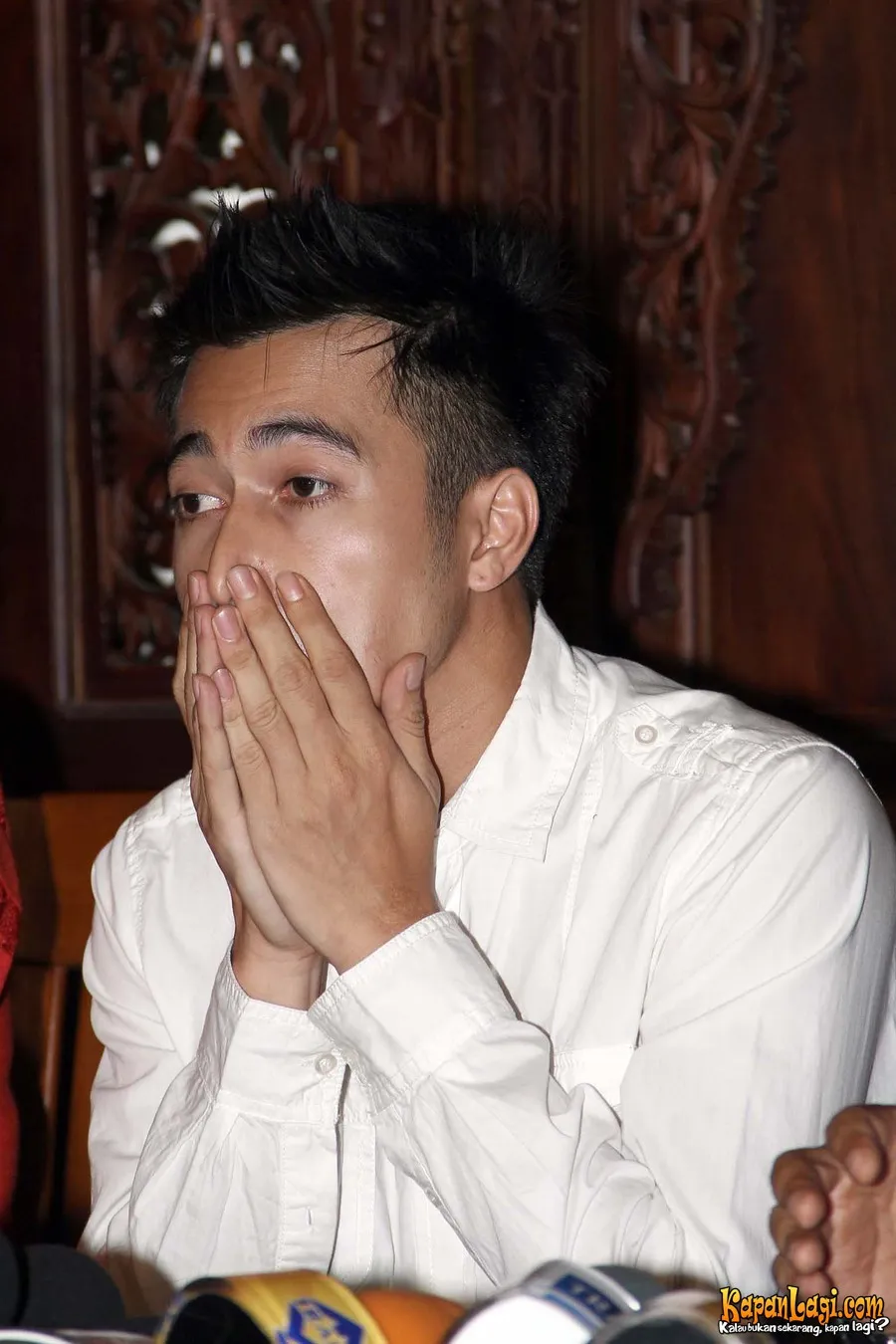 Merasakan ada kejanggalan, pengacara Eza Gionino enggan berspekulasi tentang adanya intervensi dari luar.