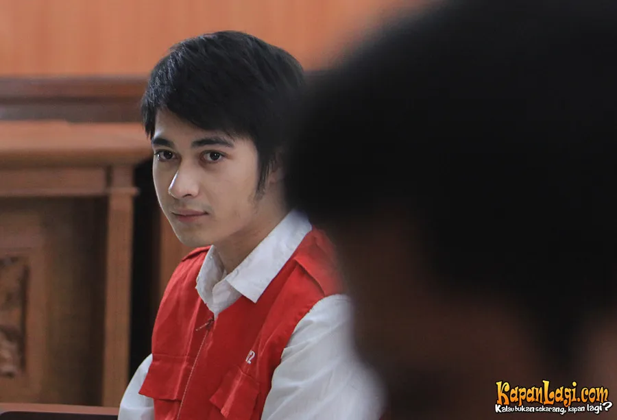 Eza Gionino saat di persidangan