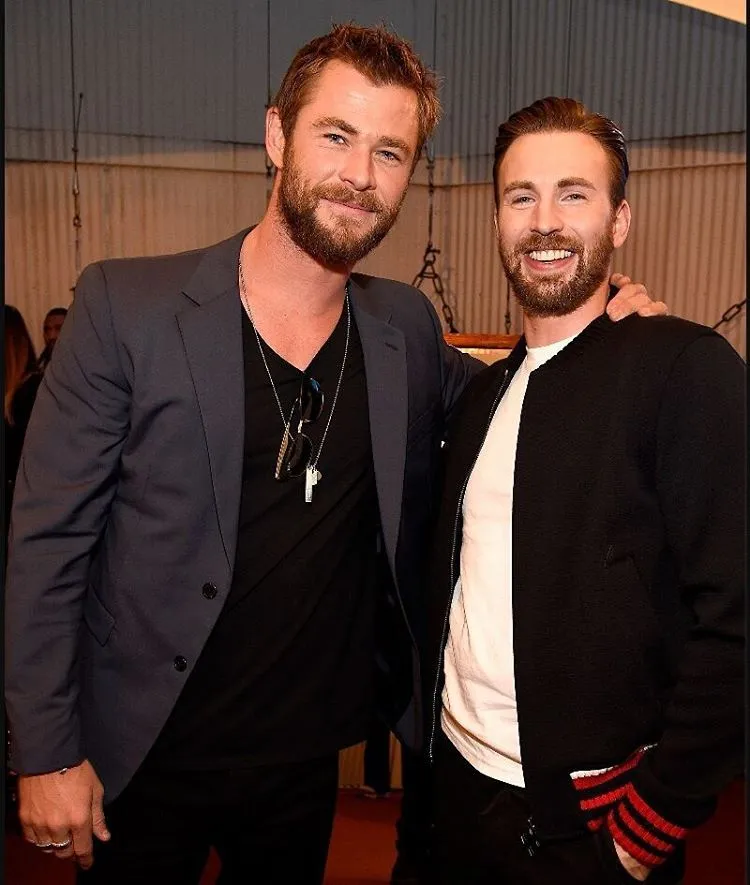 Chris Hemsworth & Chris Evans © Pinterest