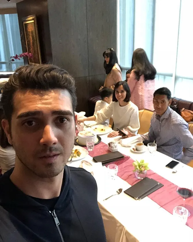 Suasana perayaan ulang tahun Renata Kusmanto ke-36 (Credit: instagram.com/aialbar)