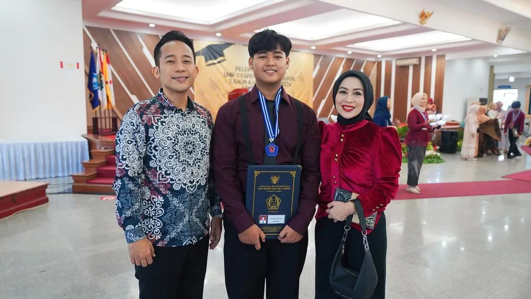 Potret Terbaru Fabian Anak Denny Cagur Kini Berambut Plontos (Credit: Instagram/shantydenny)