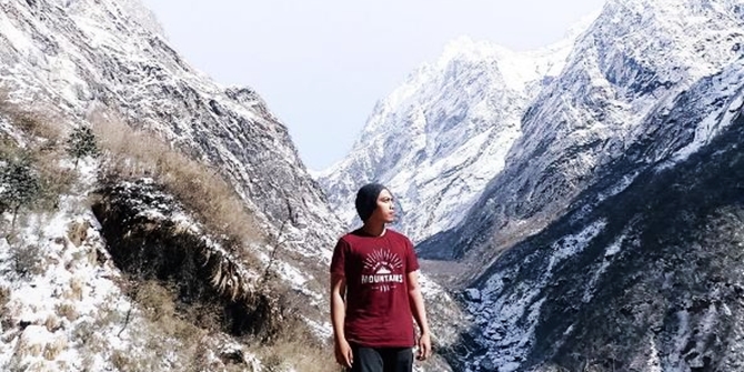 Fahmi saat berpose di Annapurna Himalayan Range, Nepal © 2017 instagram.com/fahmiadimara