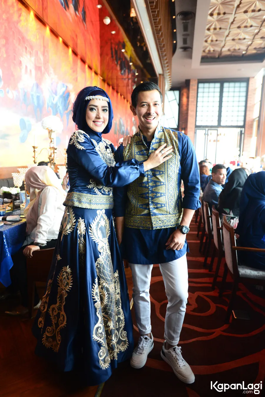 Fairuz dan Sonny baru saja lamaran. ŠKapanLagi.com/Bayu Herdianto