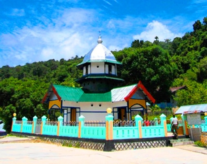 mengenal masjid patimburak, masjid tua di papua berumur 1 abad lebih