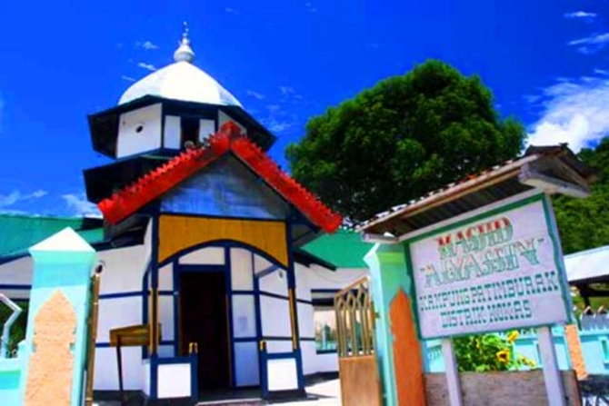 mengenal masjid patimburak, masjid tua di papua berumur 1 abad lebih