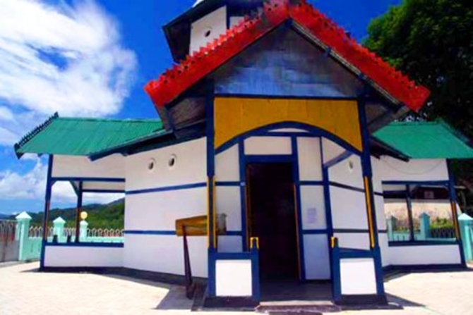 mengenal masjid patimburak, masjid tua di papua berumur 1 abad lebih