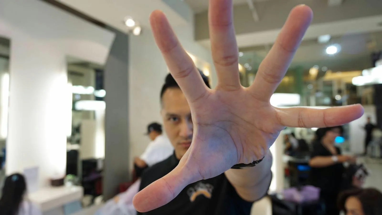 Menurut Demian, ada 2 sosok hebat yang ia kagumi dalam hidupnya, Deddy Corbuzier dan Sara Wijayanto © MigMe