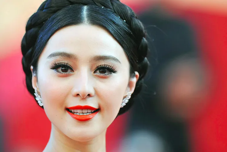 Fan Bingbing mematok harga yang fantastis untuk asuransi wajah cantiknya. ©dramafever.com.