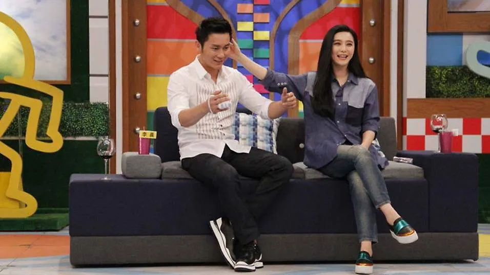 Fan Bingbing dan Li Chen hadir sebagai bintang tamu Here Comes Kongxi. © toggle.sg
