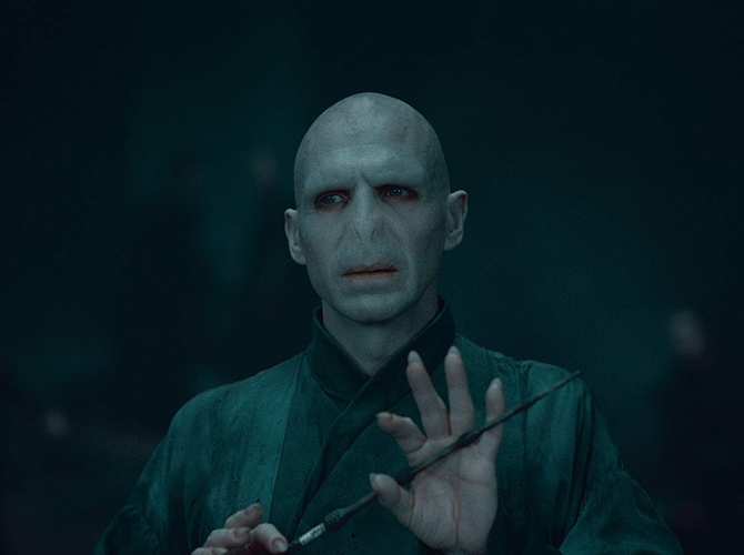 Voldemort menggunakan Nagini sebagai salah satu hocrux-nya. (Courtesy of Warner Bros Pictures)