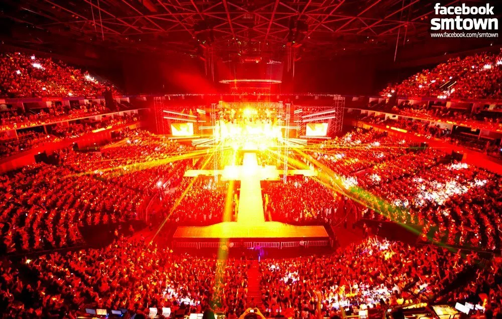 Inilah identitas Cassiopeia yang sering disebut Pearl Red Ocean di salah satu konser TVXQ. © koreaboo.com