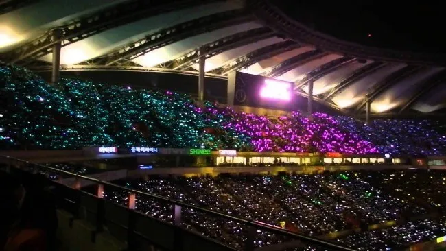 Betapa pentingnya identitas warna fans, apalagi saat konser K-Pop berlangsung. © koreaboo.com