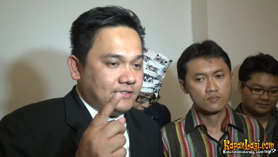 Farhat Abbas sebelumnya sudah pernah memprediksi bahwa Dewi Perssik bakal mengikuti jejak Jupe masuk penjara.