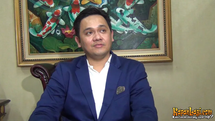 Farhat Abbas menyamakan dirinya dengan seorang host infotainment.