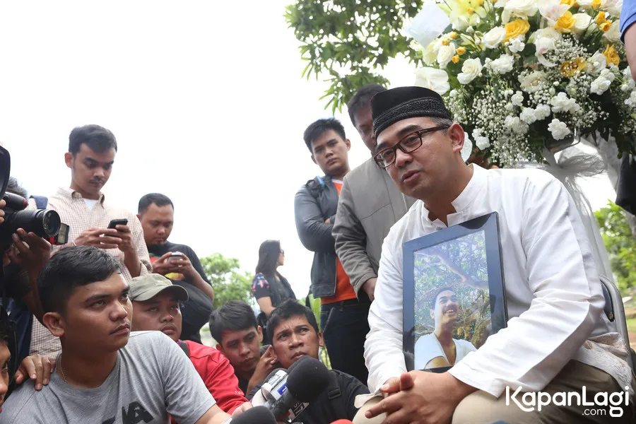 Farhan sempat mengungkap percakapan terakhir yang dilakukan oleh putra pertamanya, yaitu menjawab salam. ©KapanLagi.com/Budy Santoso