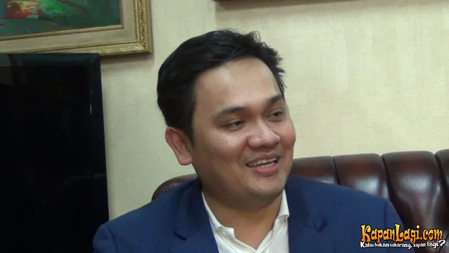 Ahmad Dhani meragukan keterlibatan Farhat Abbas saat proses perceraiannya dengan Maia.
