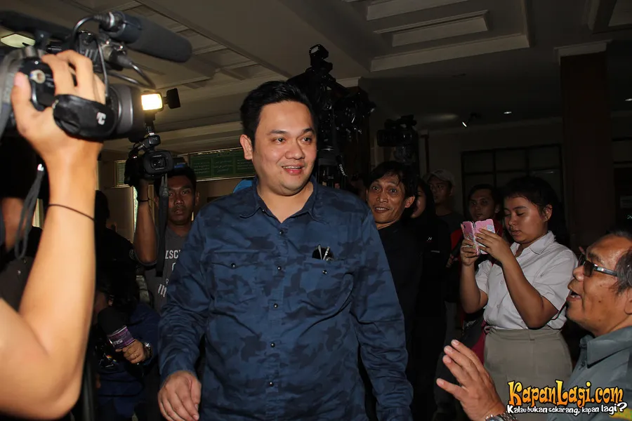 Suami Regina mengaku sempat menegur Farhat Abbas.